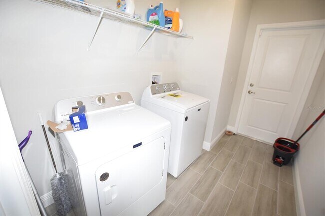 Building Photo - 642 Desmoines Ct