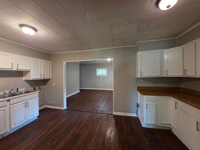 Building Photo - 3447 Dunn Ave