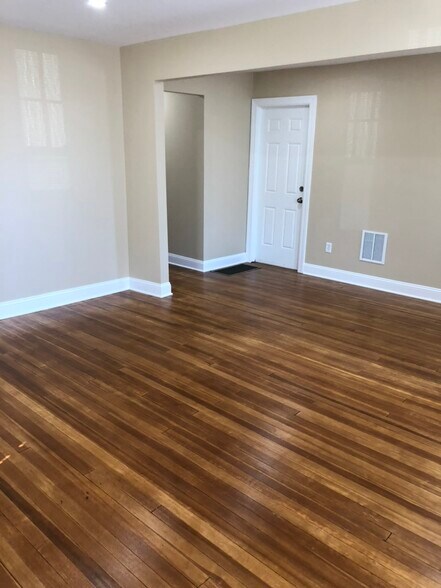 Bedroom - 16 Avenue E