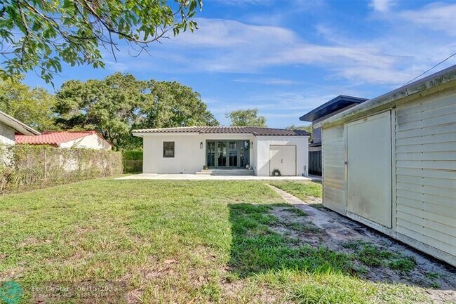 Building Photo - 807 SW 18th St