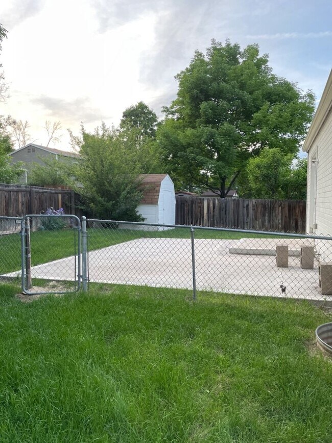 Building Photo - Start a Lease by 4/17 and get $250 off 1st Month!