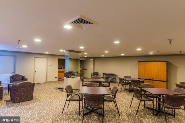 Building Photo - 7401 Westlake Terrace