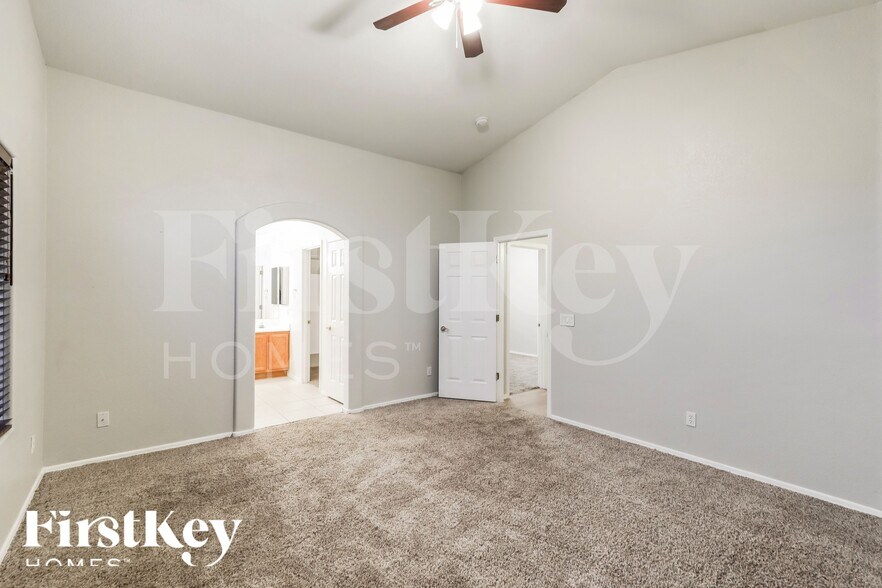 Building Photo - 6951 W Red Rock Dr