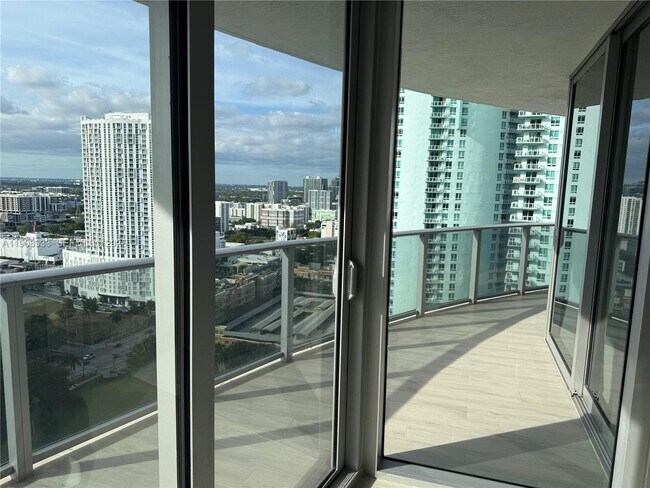 Building Photo - 488 NE 18th St