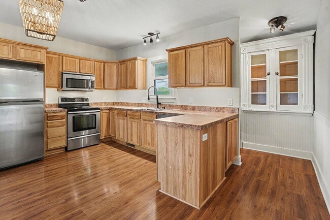 Building Photo - Updated farmhouse with privacy and views
