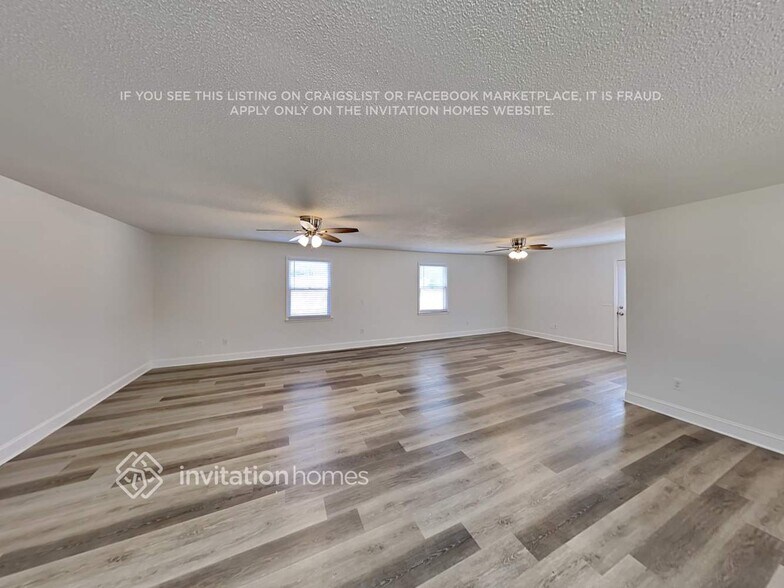 Building Photo - 7116 White Oak Dr SW