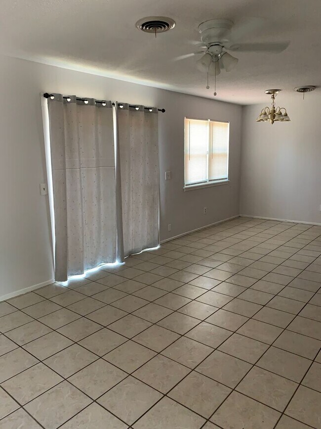 Building Photo - 5114 Chisholm Trail