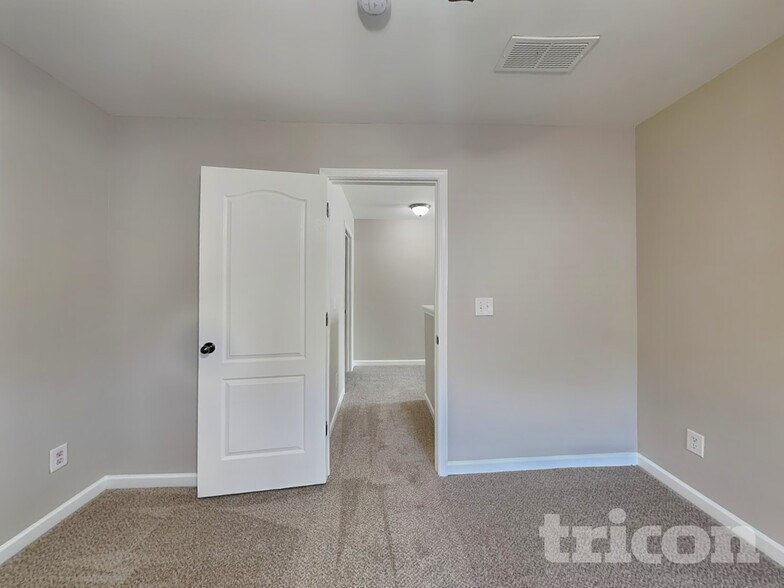 Building Photo - 2725 Sedgeview Way NE