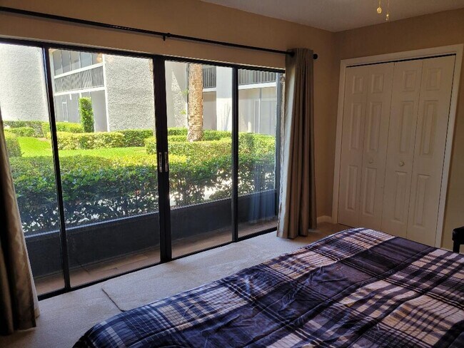 Building Photo - 3200 Twin Lakes Terrace