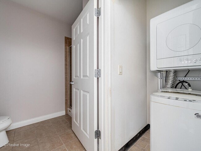 Building Photo - 8 W Monroe St