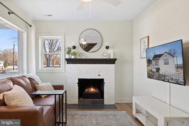 Building Photo - 701 S 2nd St