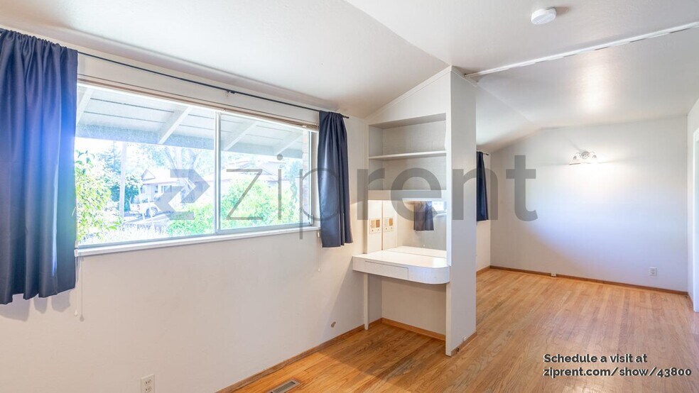 Building Photo - 3406 Sidney Square