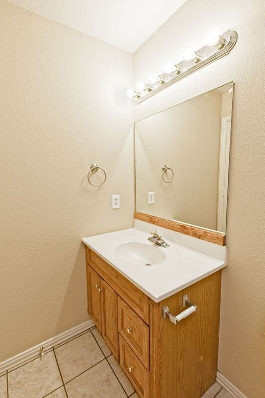 Building Photo - 933 Farmington Rd