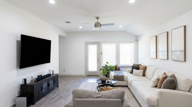 Building Photo - 12918 Wempe Wy