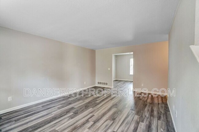 Building Photo - 3612 Willow Run Dr