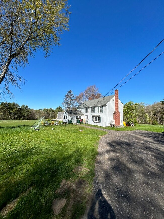 Building Photo - Authentic 3 bedroom New England Colonial! ...