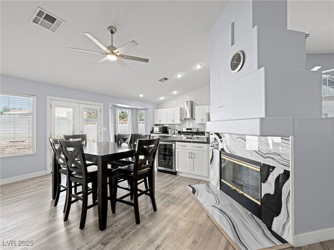 Building Photo - 4749 Califa Dr