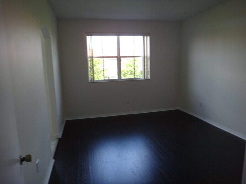 Building Photo - 4929 N Harbor Isles Dr