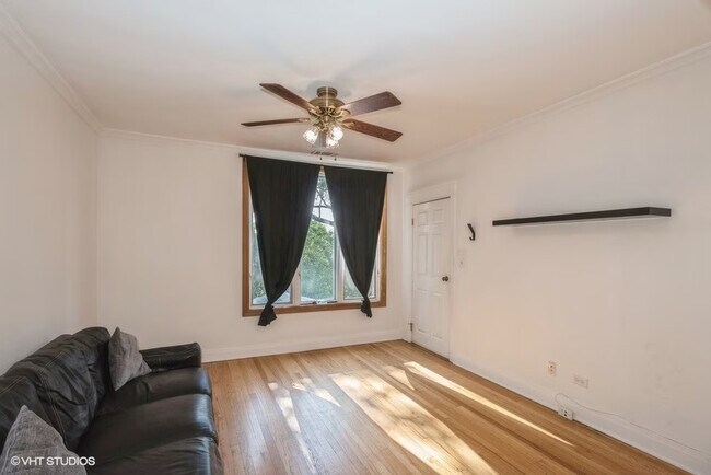 Building Photo - 5639 N Karlov Ave