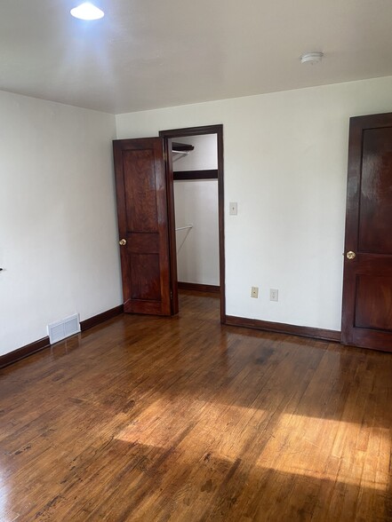 Building Photo - 430 N 4th St