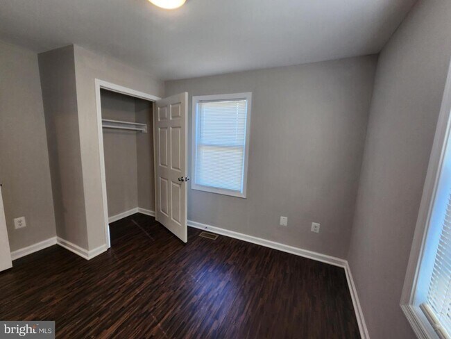 Building Photo - 1737 Eastern Blvd