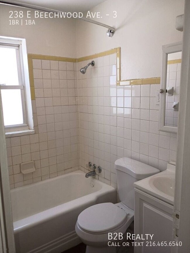 Building Photo - 238 E Beechwood Ave