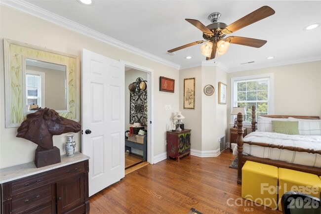 Building Photo - 703 S Summit Ave