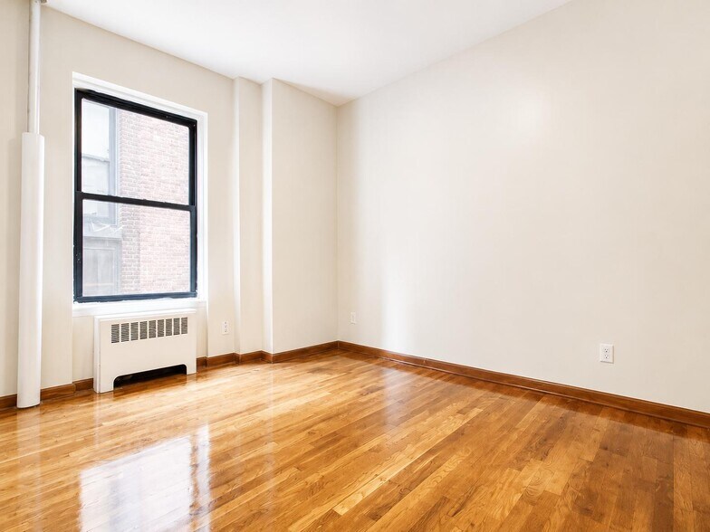 Building Photo - 240 W 104th St