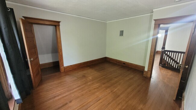 Building Photo - 612