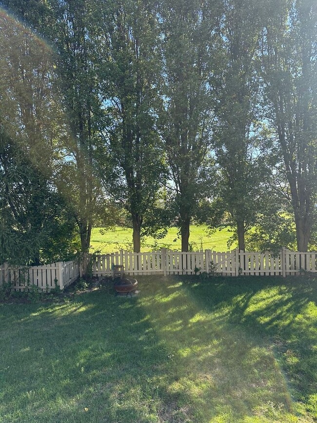 Building Photo - Welcome to this stunning 3 bed/3 bath single-family home located in the vibrant city of Columbus,...