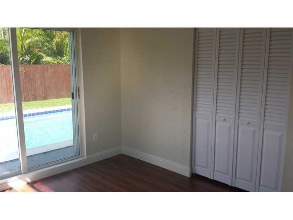 Building Photo - 20322 NE 14th Ct