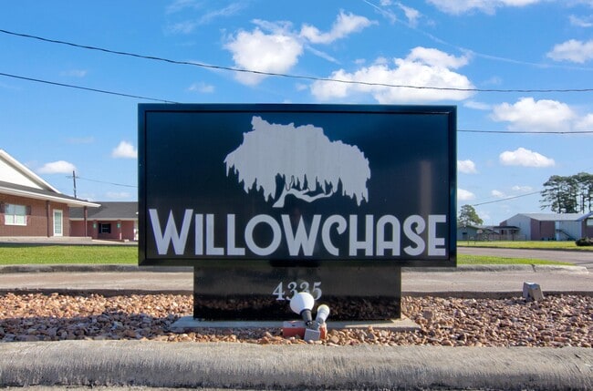 Building Photo - Willow Chase Apartments