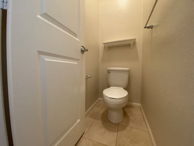 Building Photo - 2bd/2.5ba Townhouse with A/C in San Elijo ...