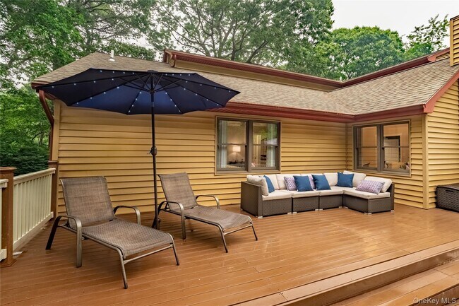 Building Photo - 5 Bay Woods Dr