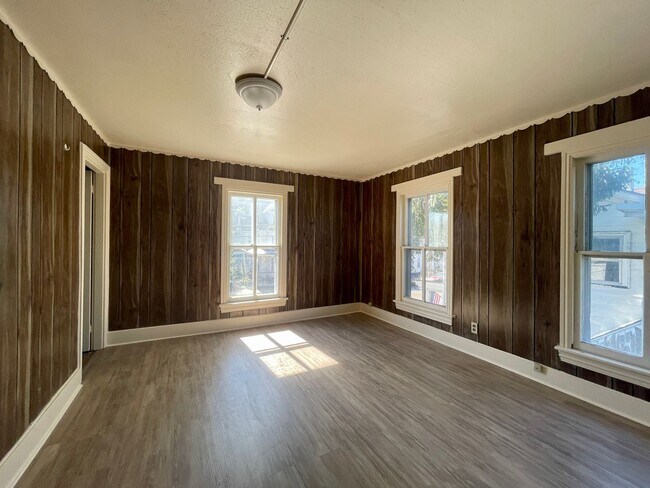 Building Photo - Adorable 3 Bedroom Twin FOR RENT in Millville NJ $1600