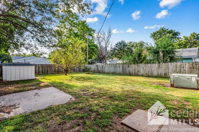 Building Photo - 3 Bedroom Home w Garage