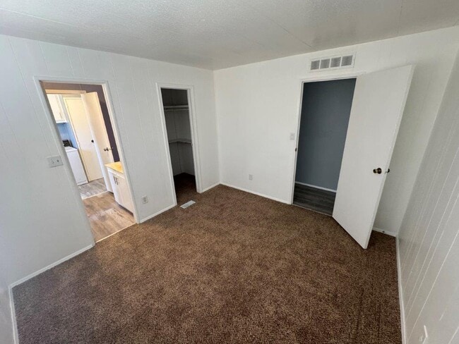 Building Photo - 155 Molly Cir
