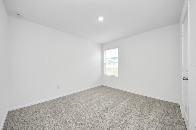 Building Photo - 40630 Balsam Run Ln