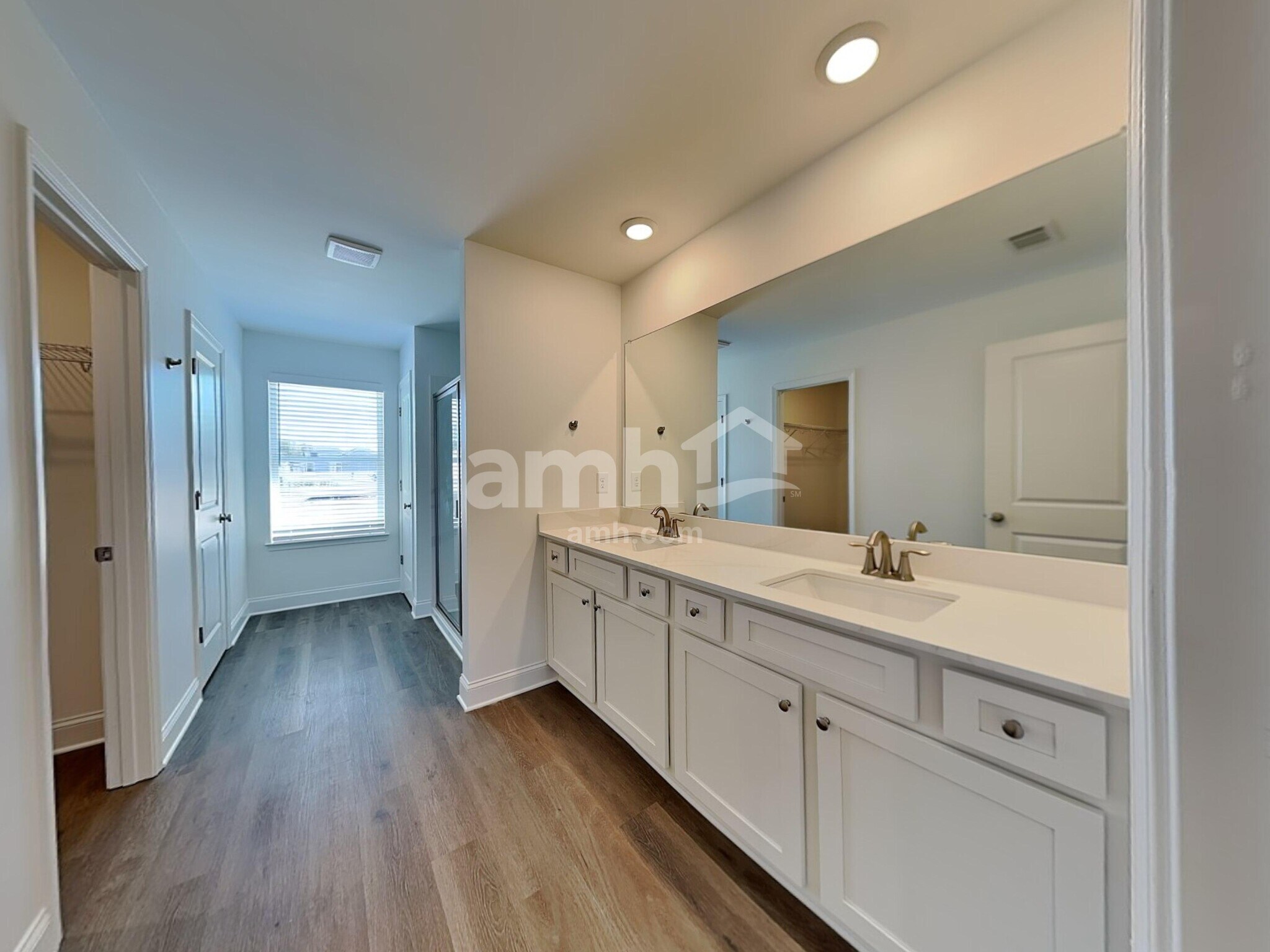 Building Photo - 522 Pointe Dr