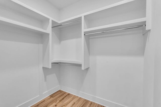 Building Photo - Modern Living in West Nashville