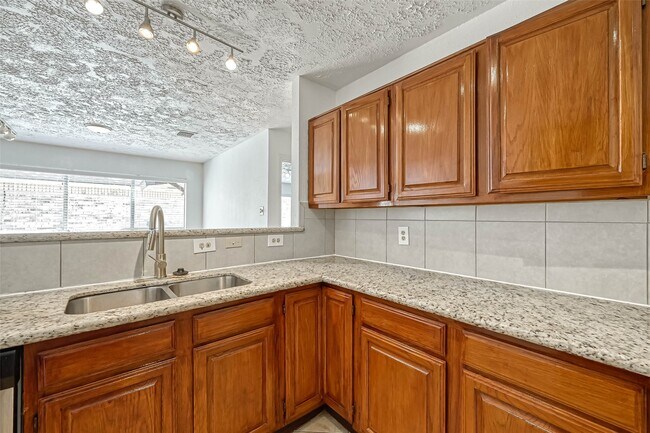 Building Photo - 16319 La Luna Dr