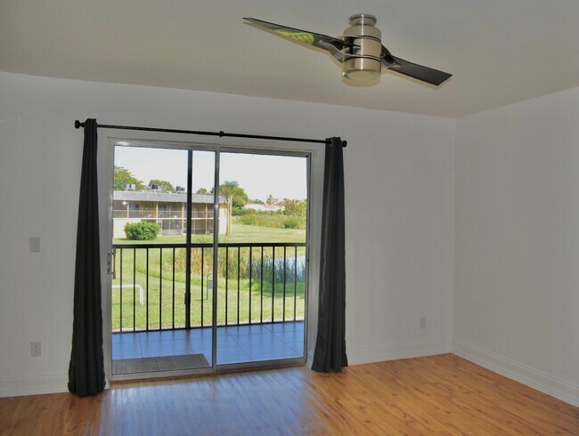 Building Photo - 1627 Meadows Cir W