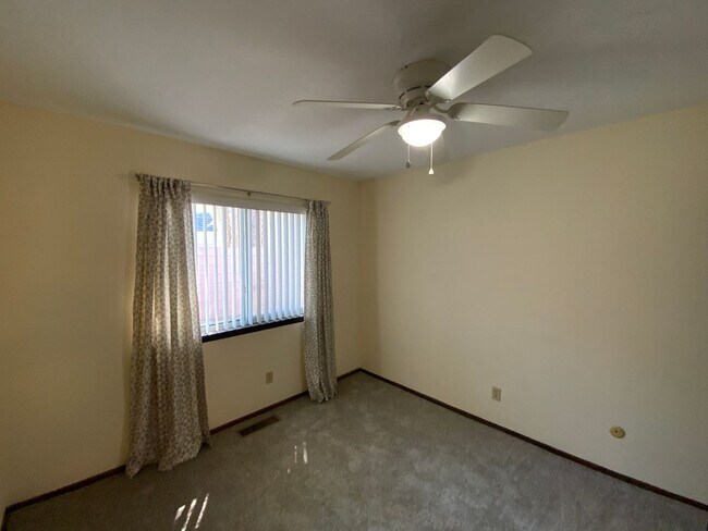 Building Photo - 3 Bedroom Single Story Home Available Near...