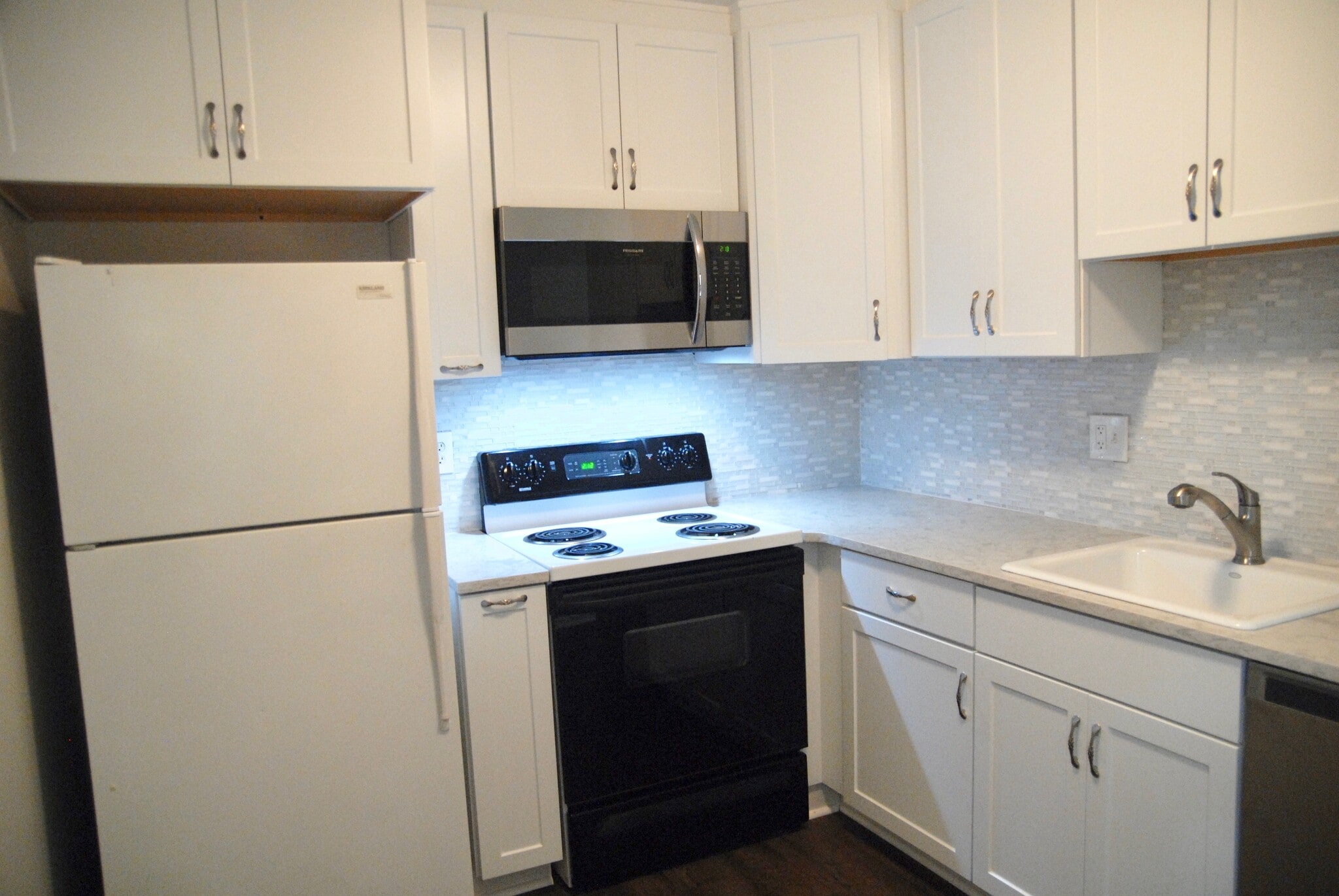 Building Photo - 2438 Glengyle Dr