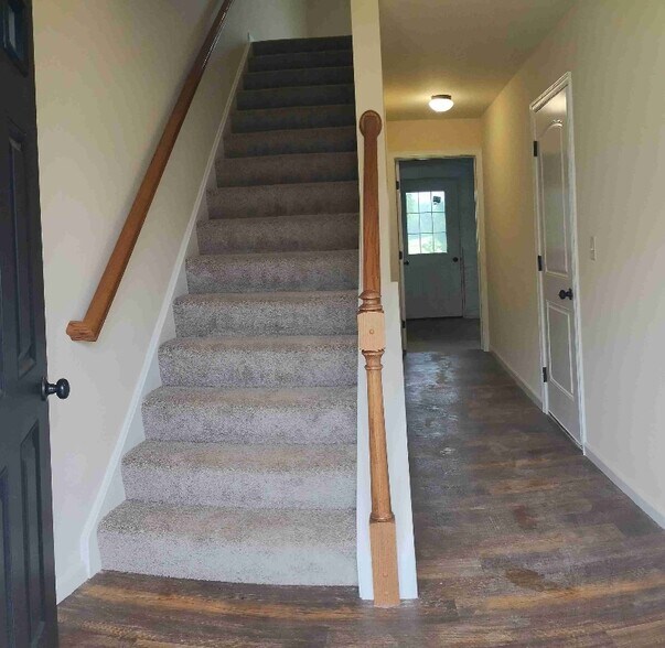 Building Photo - 113 Meadowbrook Ln