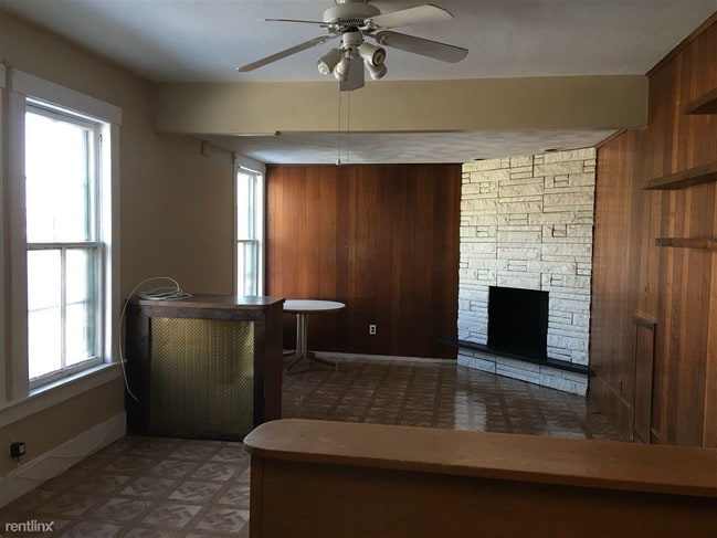 Building Photo - 399 deKoven Drive