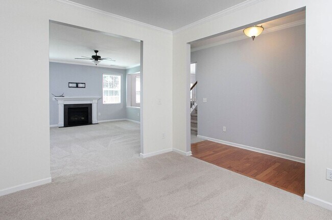 Building Photo - Beautiful 4 Bedroom Home with Fenced in Yard! Located in the Summerdale Neighborhood-Fuquay Varin...