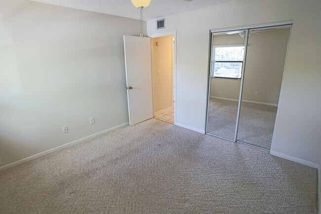 Building Photo - 40 Andalusia Ct