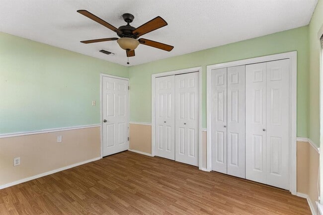 Building Photo - 1105 N Riviera Cir