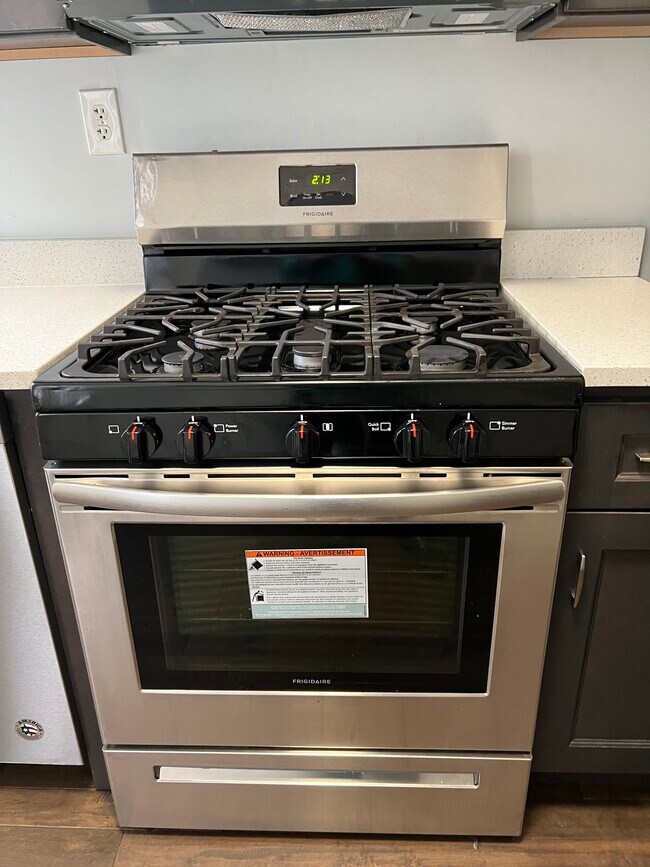 Building Photo - 4225 Ivanhoe Ave